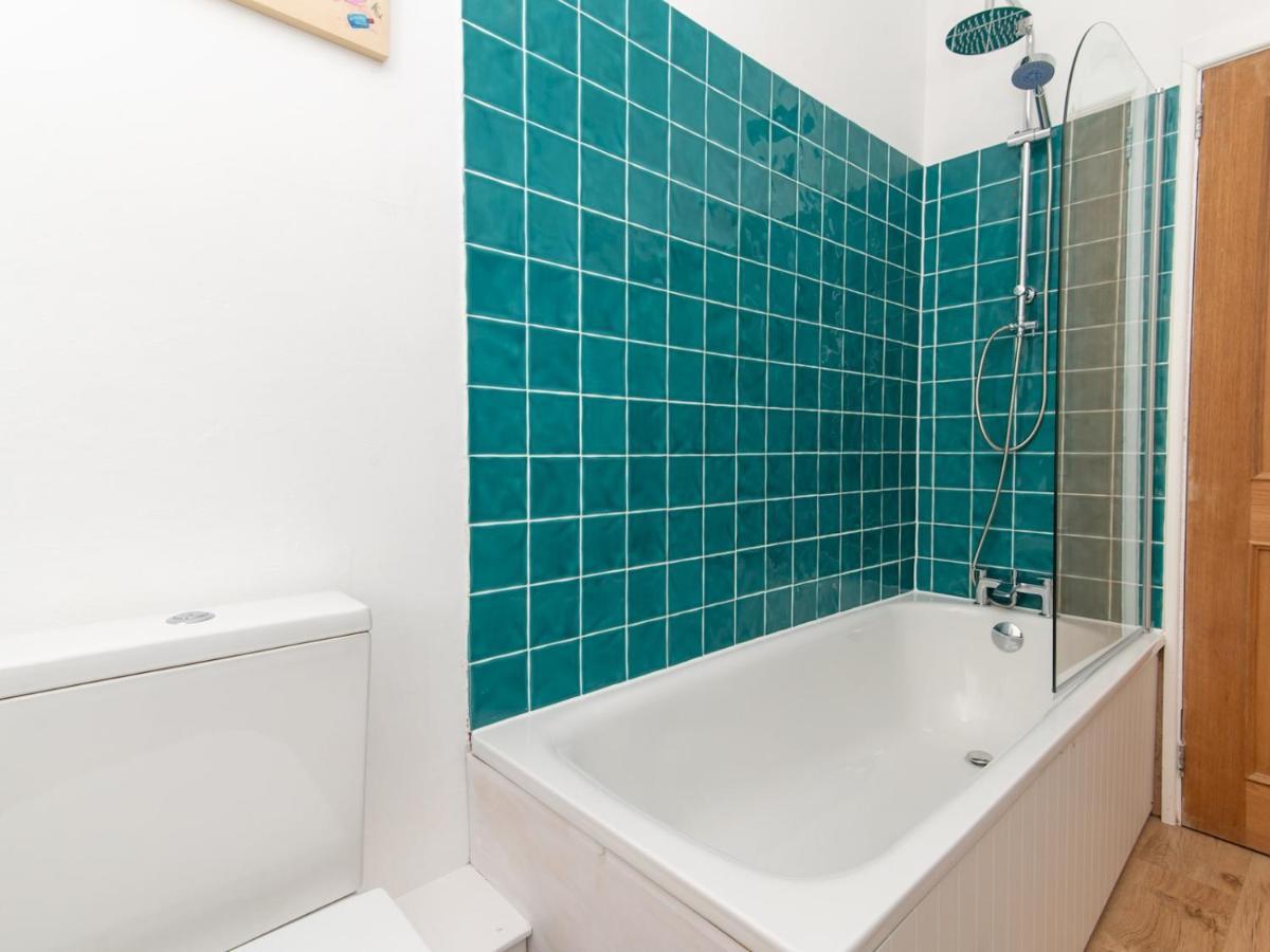 Pass The Keys Stylish 2 Bed Central Bath Apartment With Parking Exterior photo